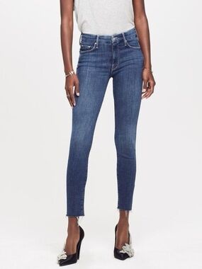 MOTHER Looker Ankle Fray in Girl Crush